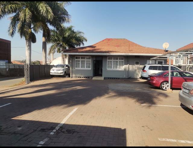 8 BEDROOM HOUSE FOR SALE IN GLENWOOD